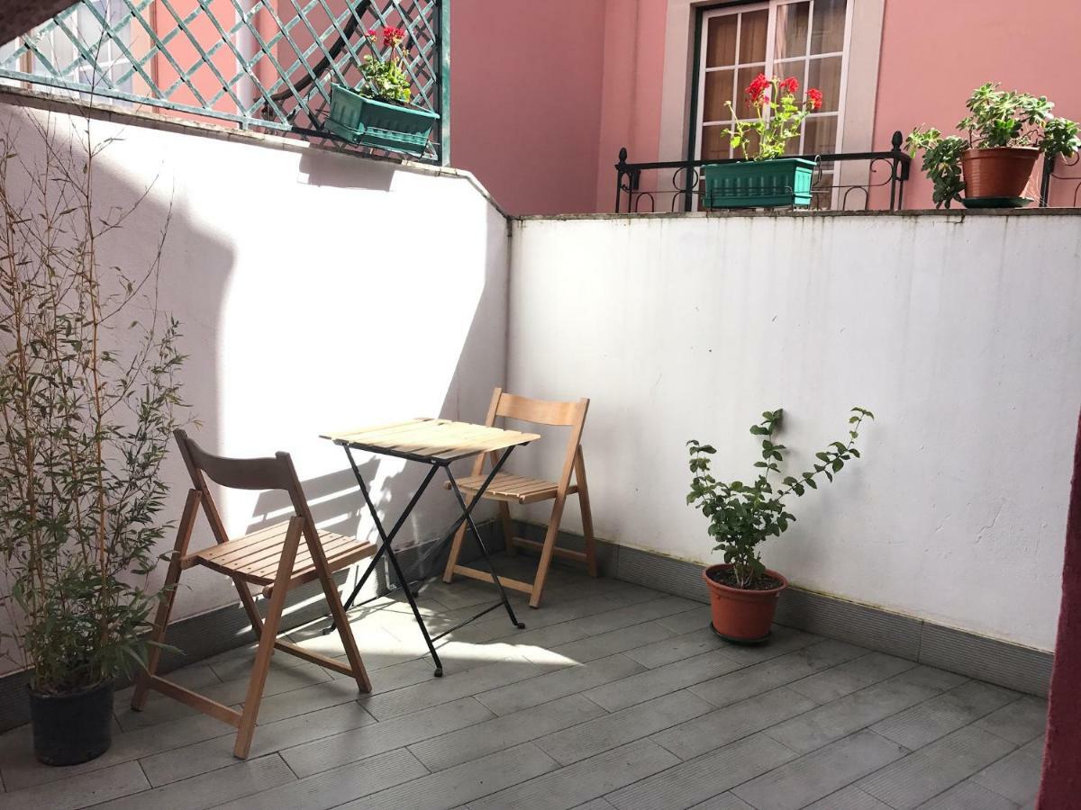 Sweet With Terrace In Apartment